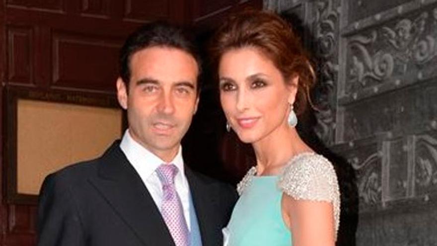 Enrique Ponce y Paloma Cuevas, juntos en una finca en la que vetan a la novia del torero