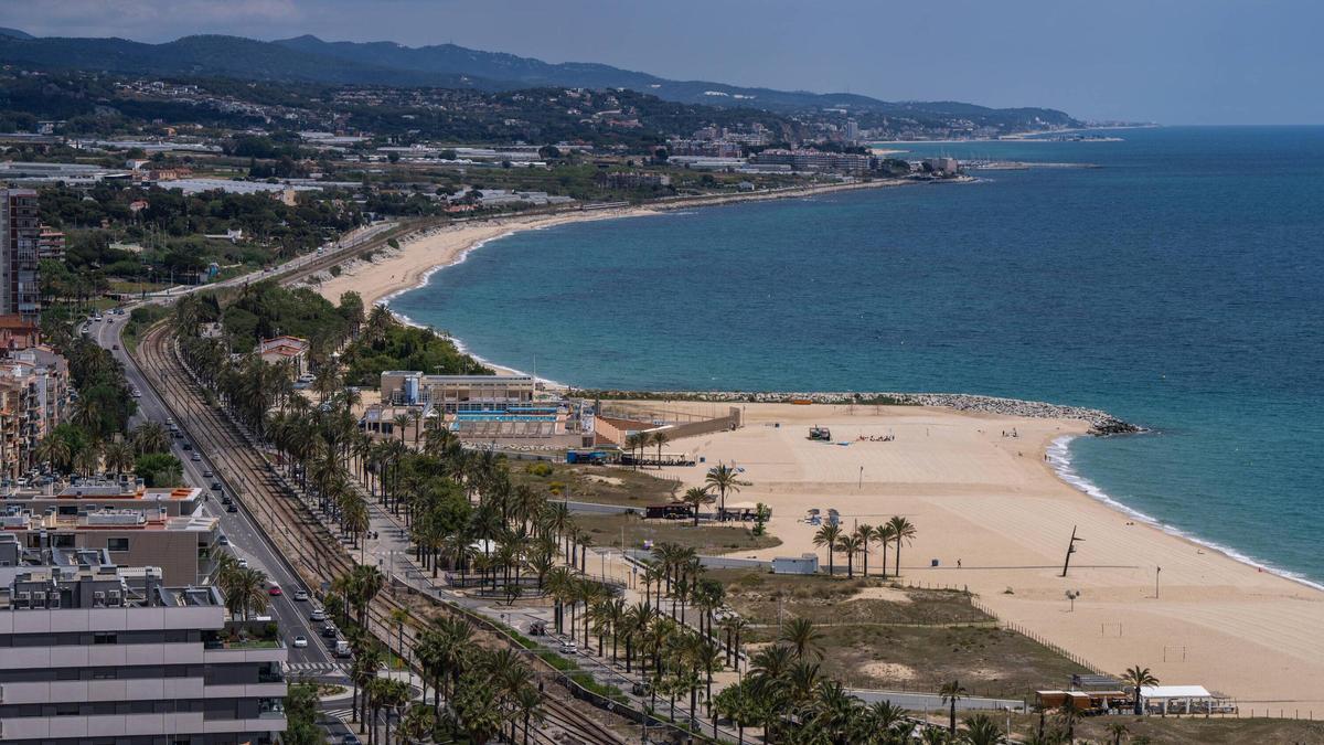 La playa de Mataró vista desde lo alto de la futura Torre Barceló