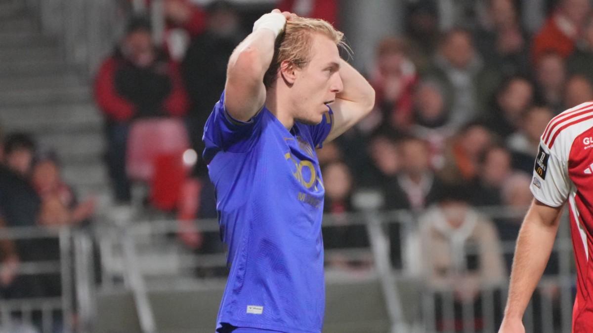 Mika Biereth se lamenta ante el Brest