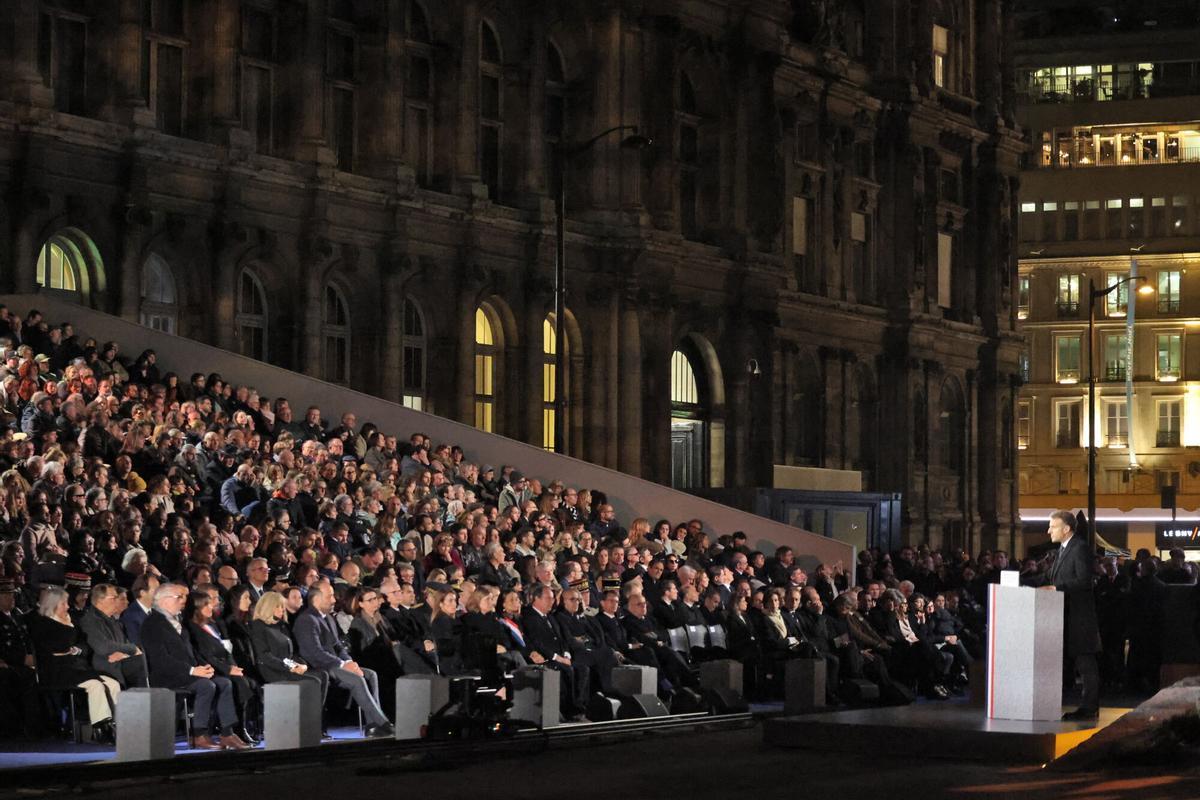 Homenaje a las víctimas de los atentados de Bataclan.
