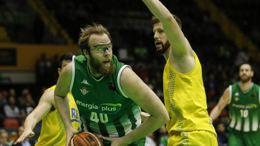 El Iberojet ficha al pívot Matt Stainbrook para ascender