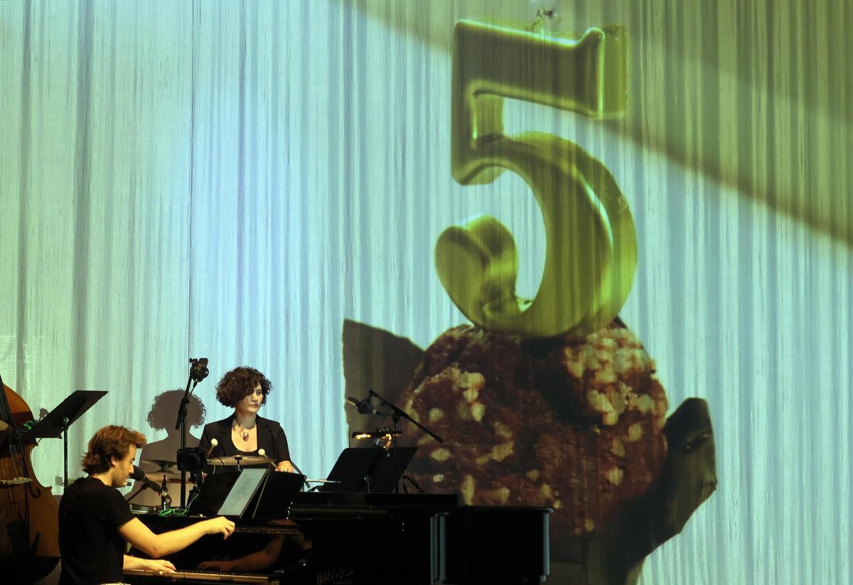 L'espelma que Badia i Gonfaus van bufar per celebrar la 5a edició de la Nit de Musikaals