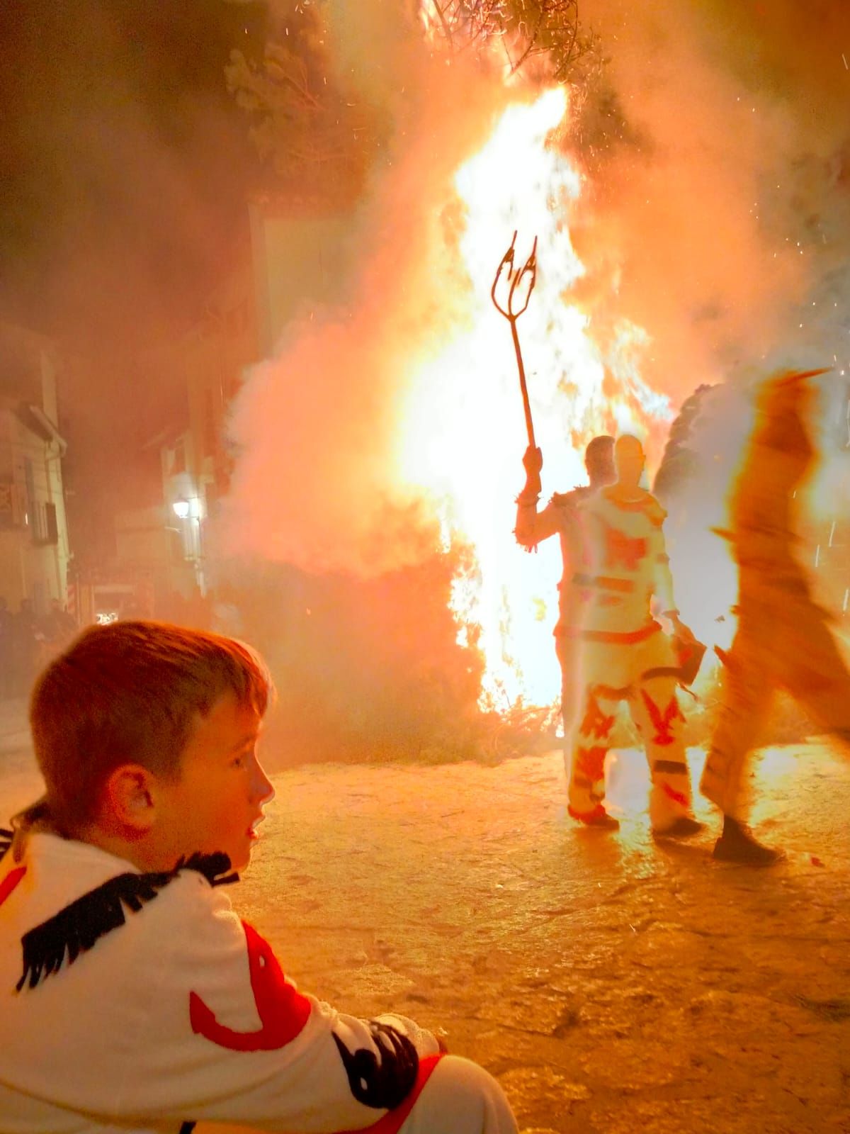 Las imágenes de la fiesta más rara de Sant Antoni en la Todolella, en octubre