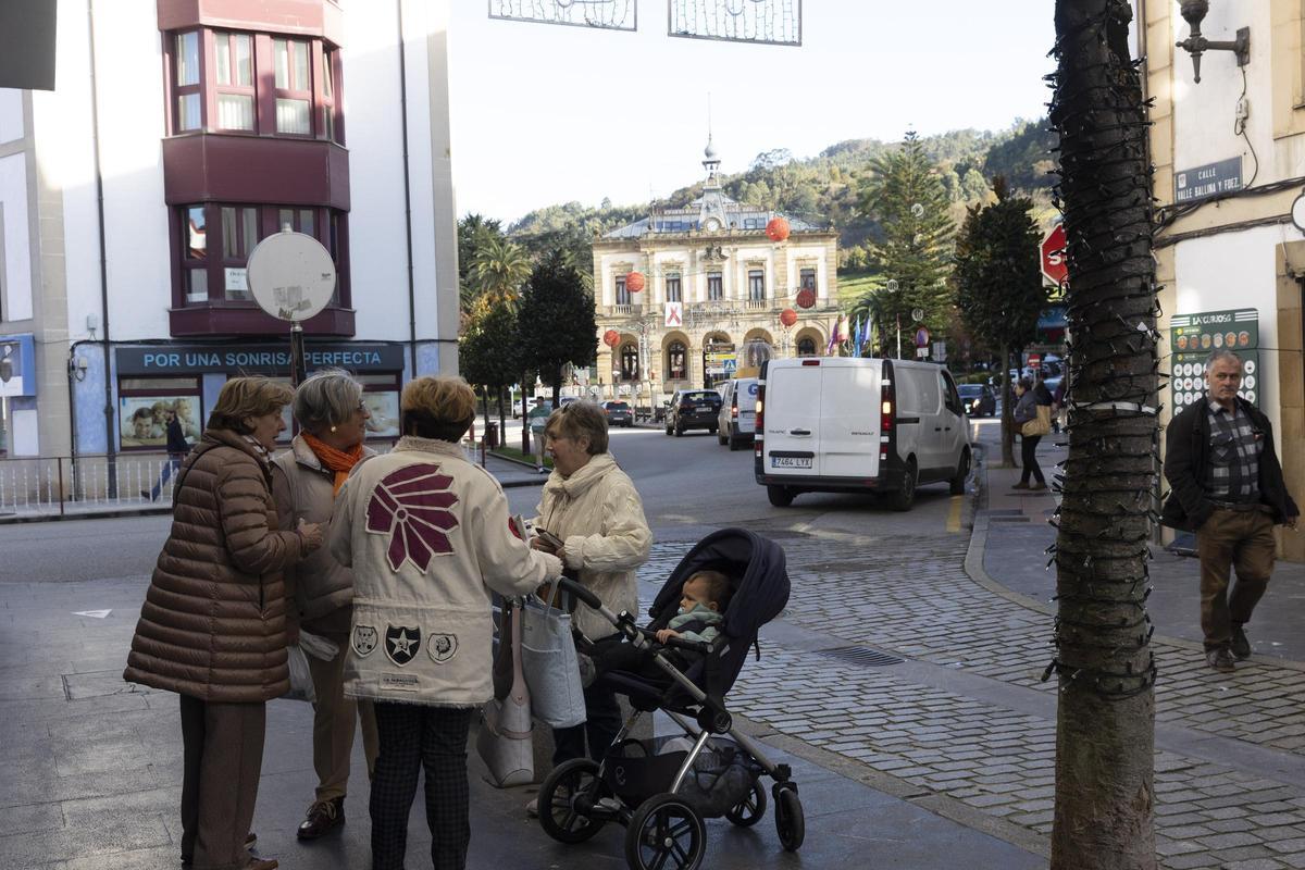 Vecinos, en el centro de la Villa.