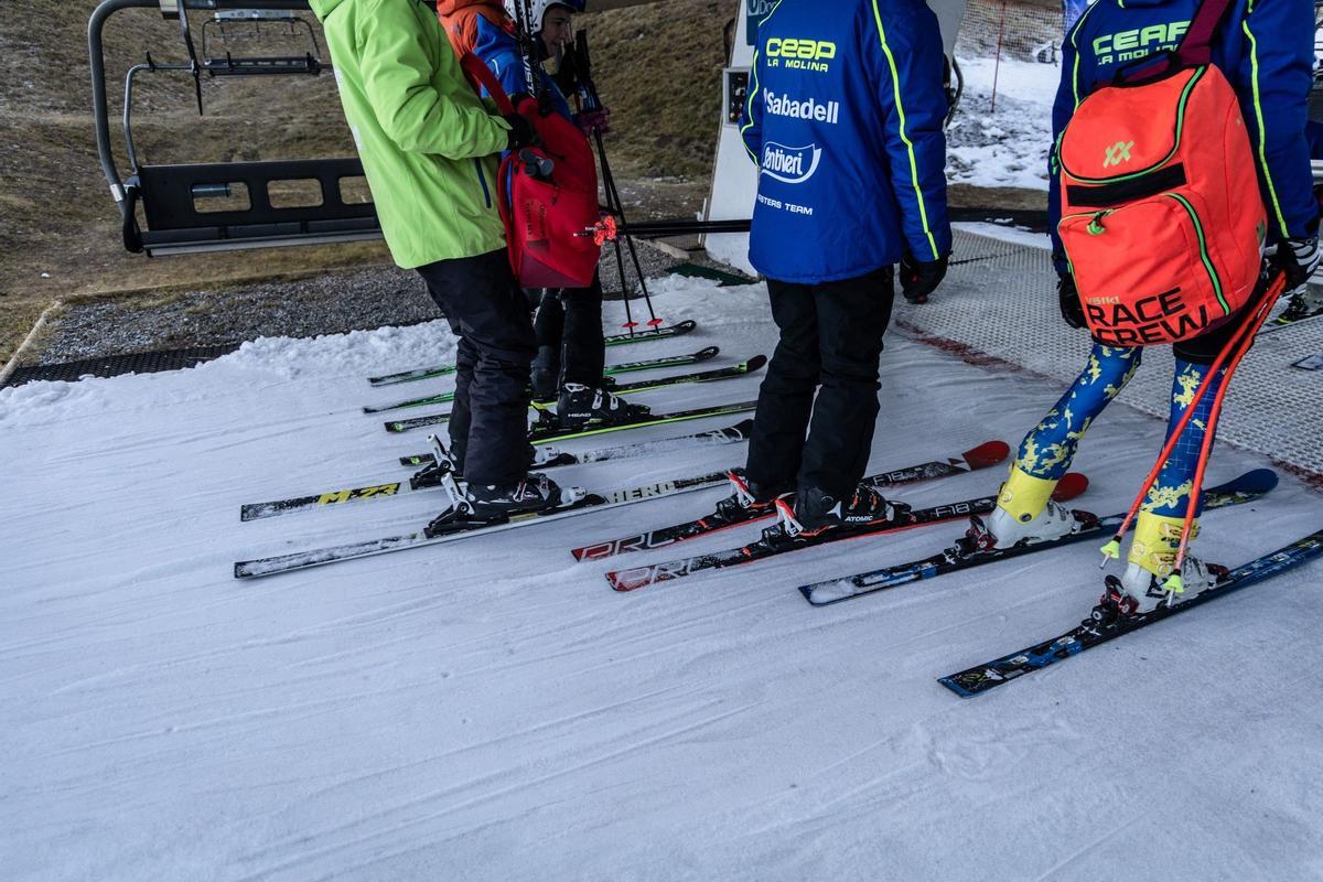 El aumento de las temperaturas significa que la gran mayoría de las estaciones de esquí del mundo ya dependen de la nieve artificial para aumentar la capa de nieve y prolongar la temporada, pero una racha récord de clima templado a fines de diciembre significa que incluso la nieve artificial ya no es posible en algunas áreas como en La Molina