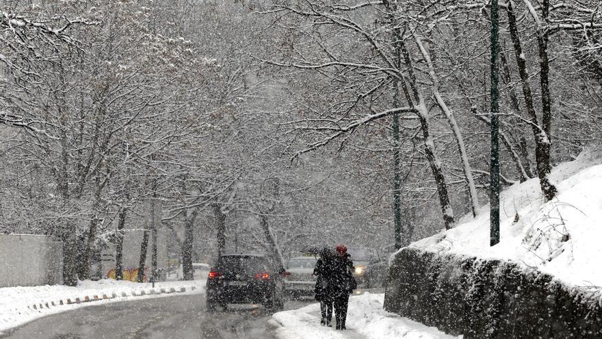 Cientos de miles de personas están sin electricidad en los Balcanes por las nevadas y los fallos técnicos