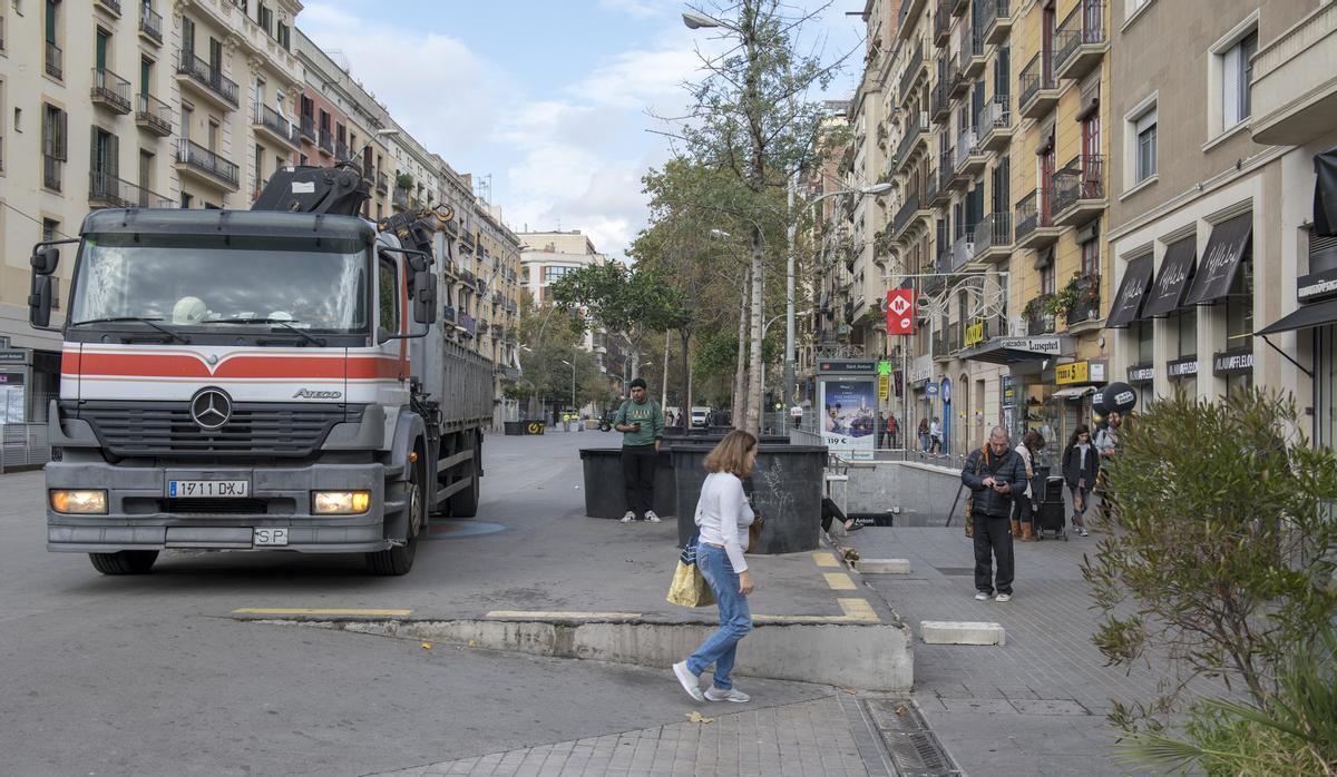 El PSC pressiona Colau perquè paralitzi la reforma de la ronda Sant Antoni