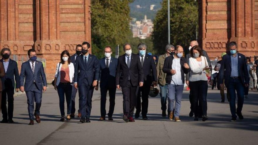 Representants de JxCat, ERC i les entitats independentistes acompanyant Torra a declarar al TSJC |