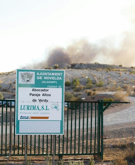 Arde el vertedero de Novelda