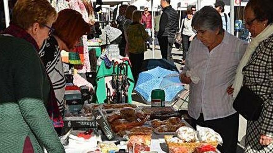 Un centenar de parades artesanes i de comerços ompliran demà els carrers Major i Llobregat