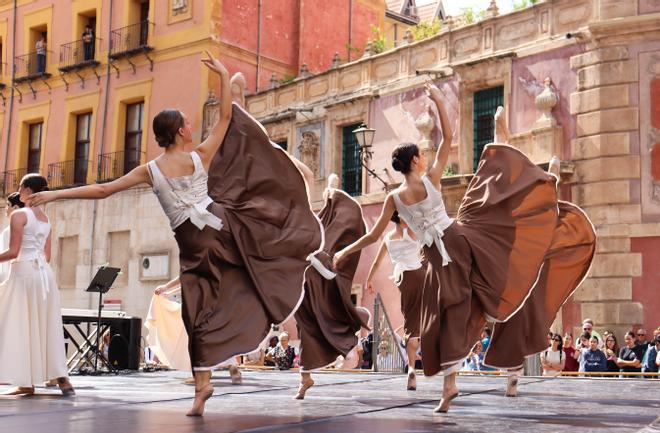 Exhibición de danza en la plaza Belluga de Murcia