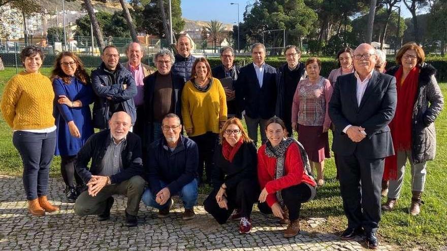 Foto de familia dos participantes no encontro das ONG ibéricas en Lisboa. // PNO