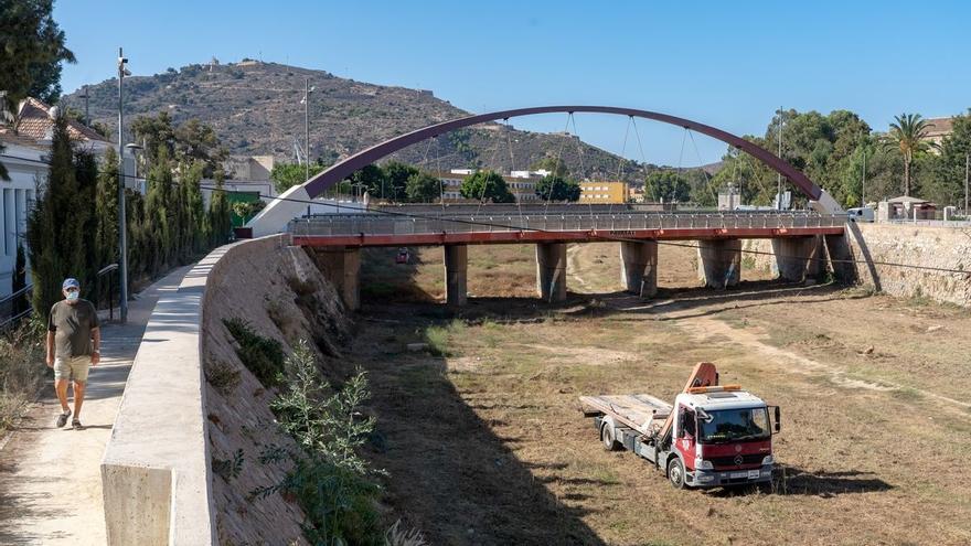 Cartagena limpia imbornales y ramblas para evitar inundaciones