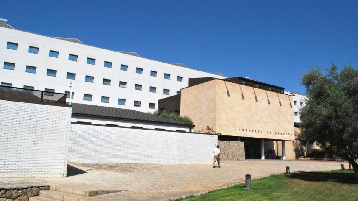 Entrada del Hospital de Manacor, donde fue trasladado el bebé.