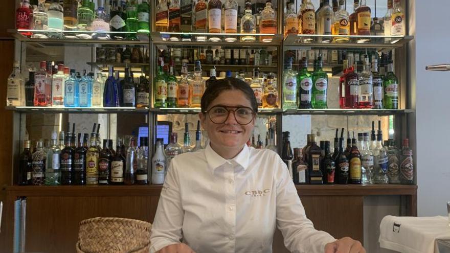 Lara Monserrat, camarera del CBbC Ebusus Restaurant. | CARLA TORRES
