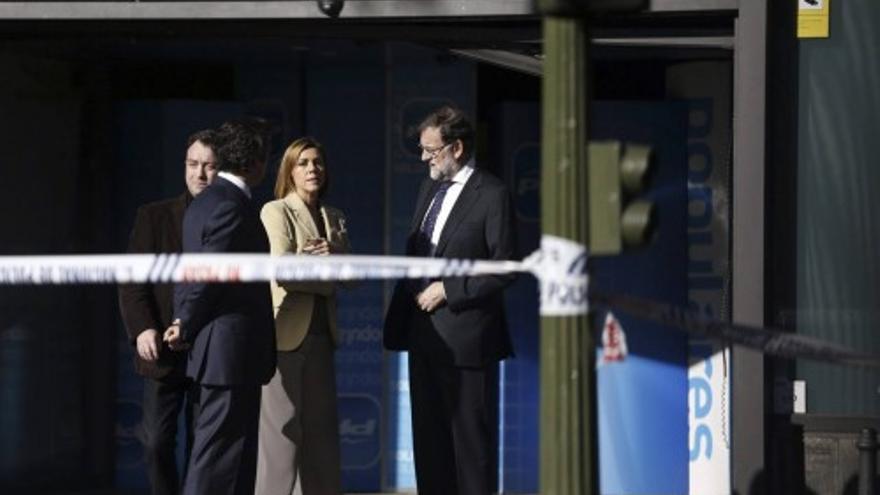 Empotra un coche con bombonas de butano contra la sede del PP de Madrid.