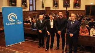 Las historias de superación de Juana Acosta y Saúl Craviotto inspiran a los jóvenes universitarios asturianos: "En la vida siempre hay que tener retos"