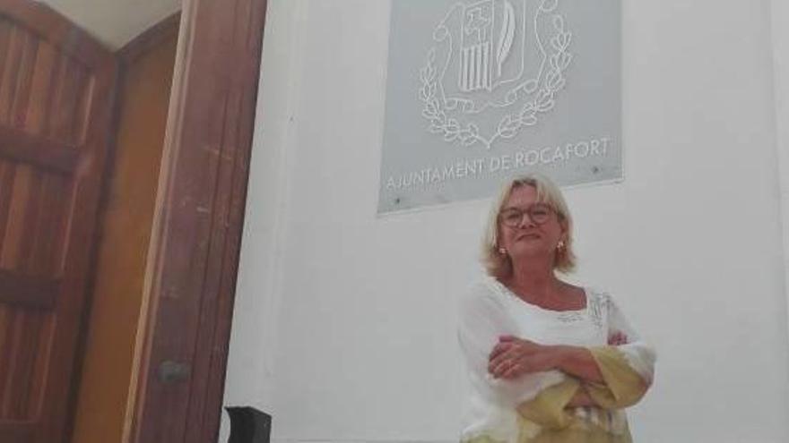 Amparo Sampedro, ayer, a las puertas del ayuntamiento que dejará en breve.