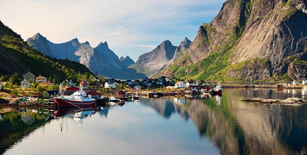 Reine, picturesque Norwegian fishing village in Lofoten Islands