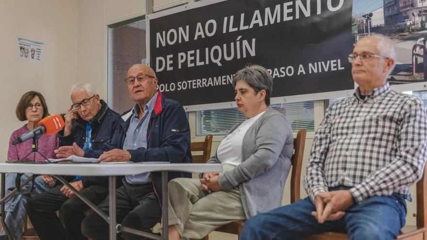 Vecinos de Peliquín se sienten “despreciados” por Adif por la supresión de un paso a nivel