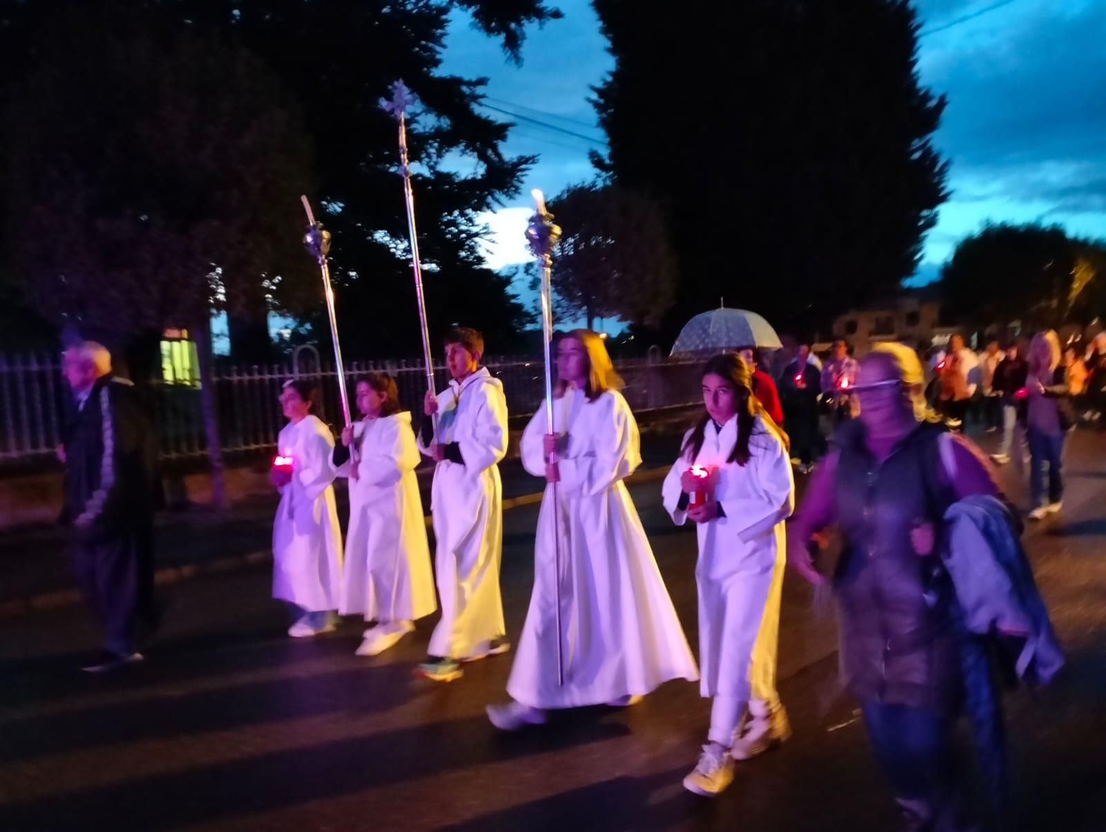 Cientos de personas acompañan al Ecce Homo de Noreña en la procesión de bajada a la iglesia