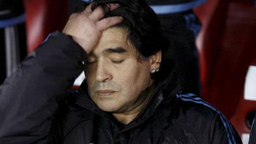 Maradona, sancionado con dos meses de suspensión
