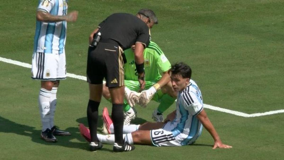 Lisandro Martínez, lesionado