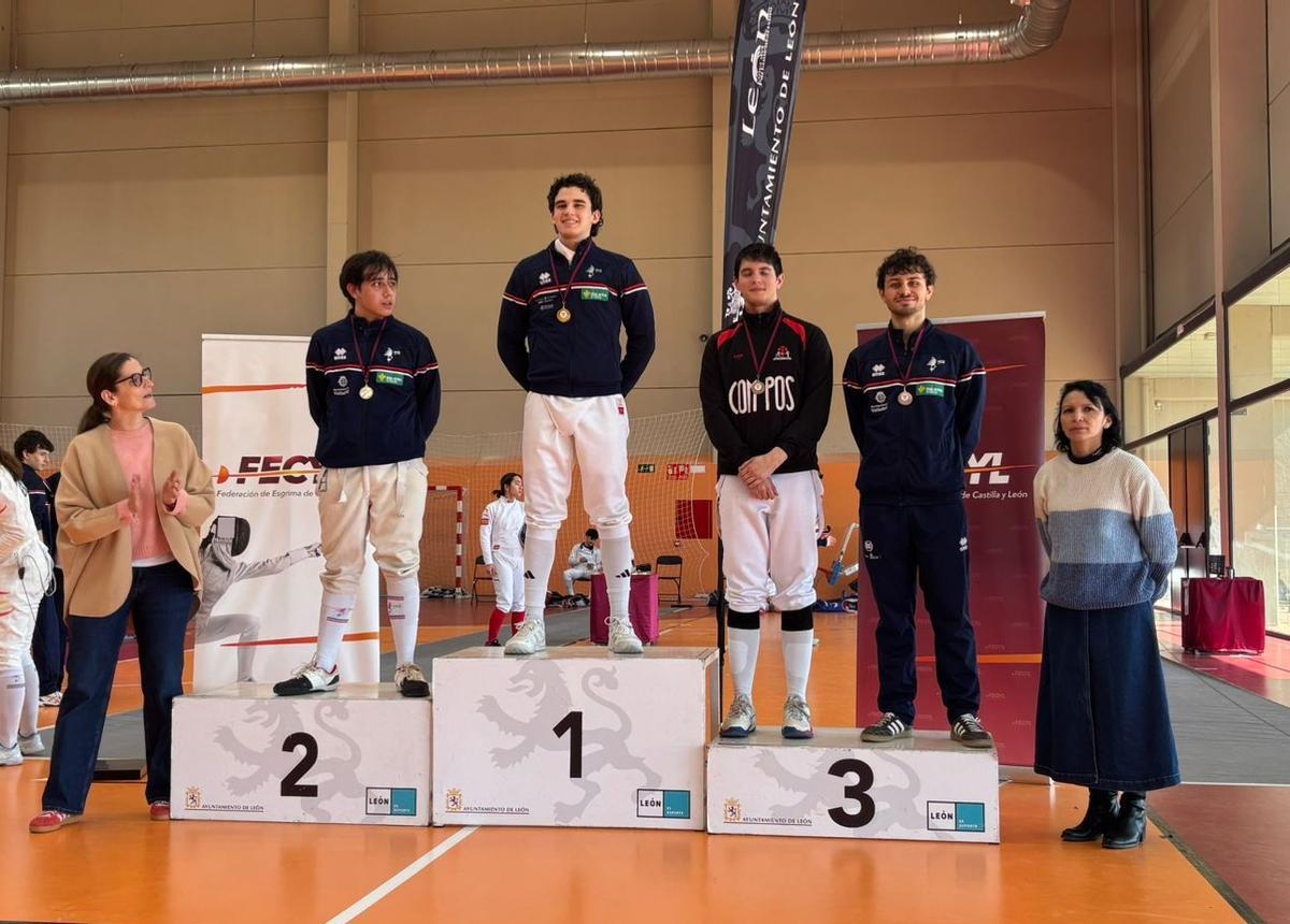 Mateo Rodríguez, único espadista gallego en el podio del Ranking Regional de Castilla y León.