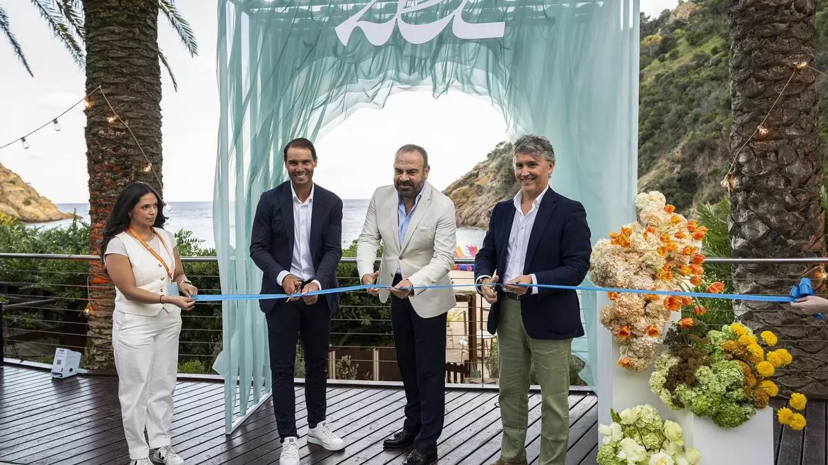 Rafa Nadal inaugura un hotel a la Costa Brava