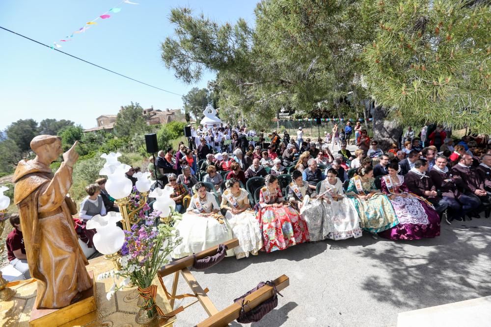 Sant Vicent une a tres pueblos