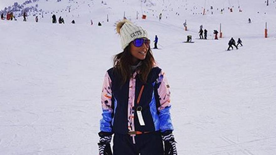 Paula disfruta de unas vacaciones en la nieve con su hija Daniela