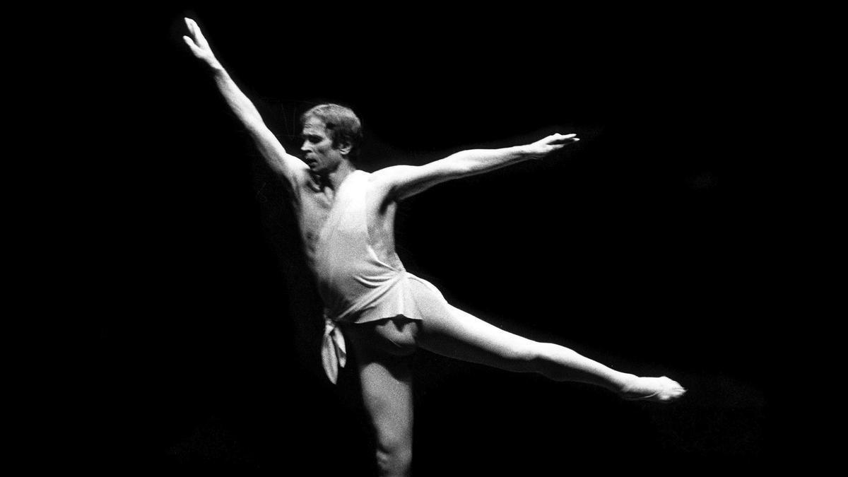 La noche en que Nureyev bailó en Benidorm y trajo de cabeza a los promotores: pidió un mayordomo, un masajista y acabar la noche acompañado
