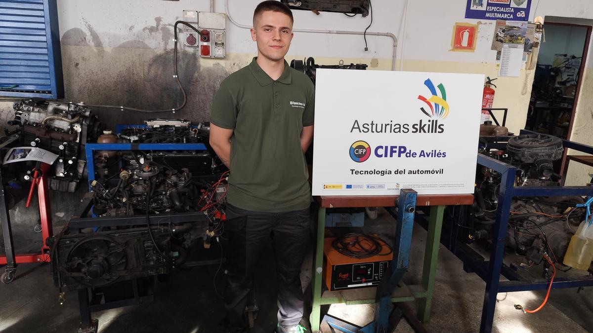 Marius Bolohan, en el CIFP de Avilés, durante la estancia para las pruebas.