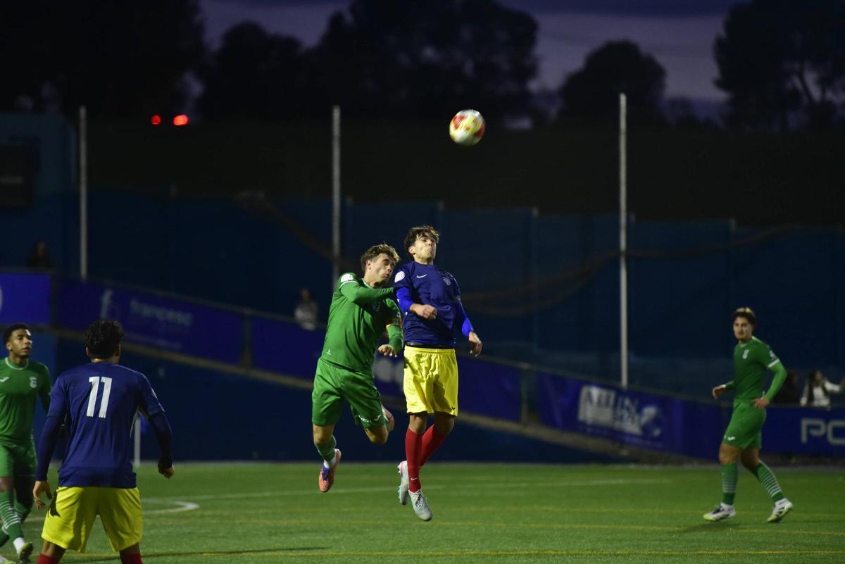 Duel aeri durant el partit