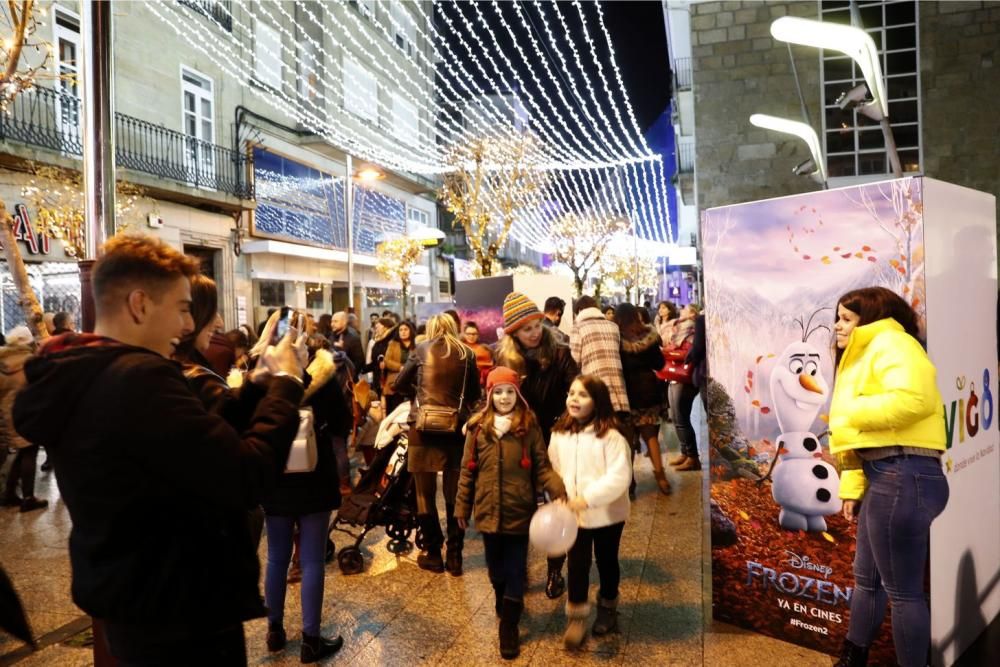 Ya es Navidad en Vigo: 10 milllones de luces para marcar una historia. // A. Villar | J. Lores | J. Álvarez | C. Delgado | M. Romero