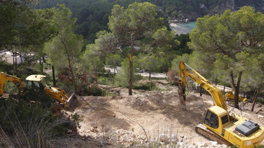 Obras de desmonte en Benirràs que fueron paralizadas en octubre de 2009.