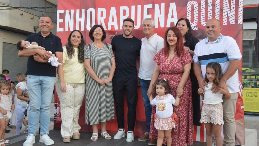 Quini es homenajeado en Fernán Núñez por la Conference League