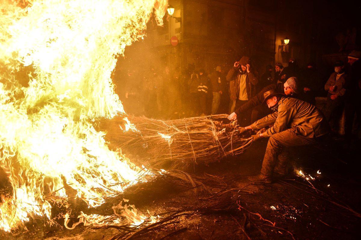 La provincia de Cáceres celebra el 'Día de la Pura' bajo el fuego