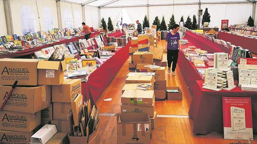 Castelló exhibe un año más toda su vena literaria con la Fira del Llibre