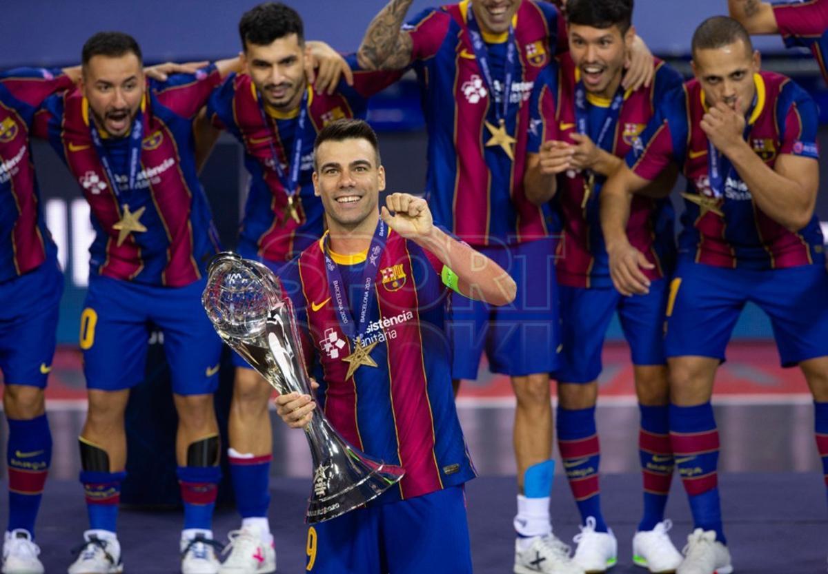 El FC Barcelona recupera el cetro europeo al imponerse a ElPozo por 2-1 en la final de la UEFA Futsal Champions League disputada a puerta cerrada en el Palau Blaugrana.