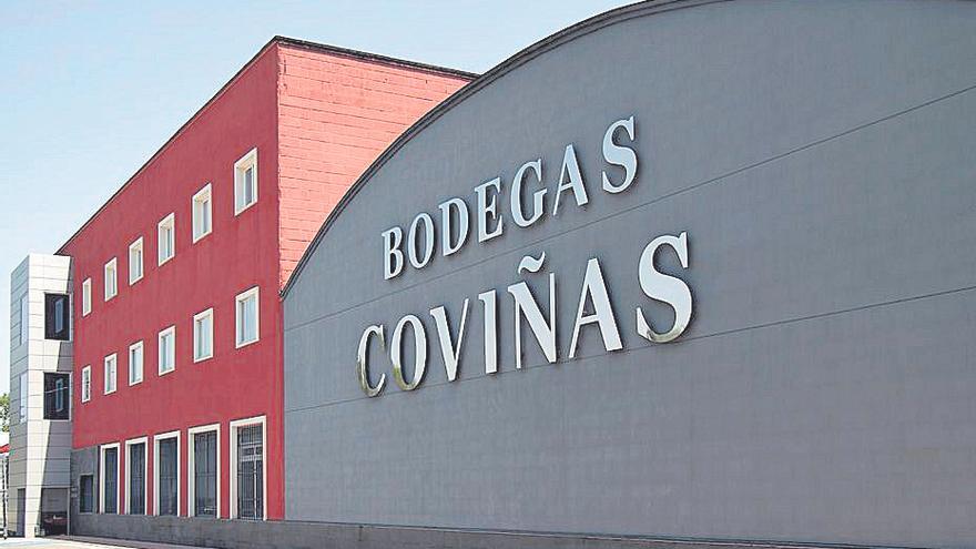 Fachada principal de las instalaciones de Coviñas en Requena.
