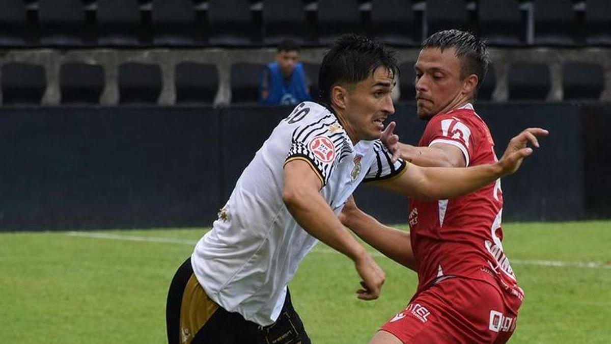 Acción del partido entre el Real Unión y el Coria.