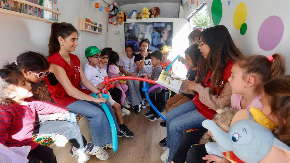 Un bus para devolver el ocio infantil a los pueblos de la dana