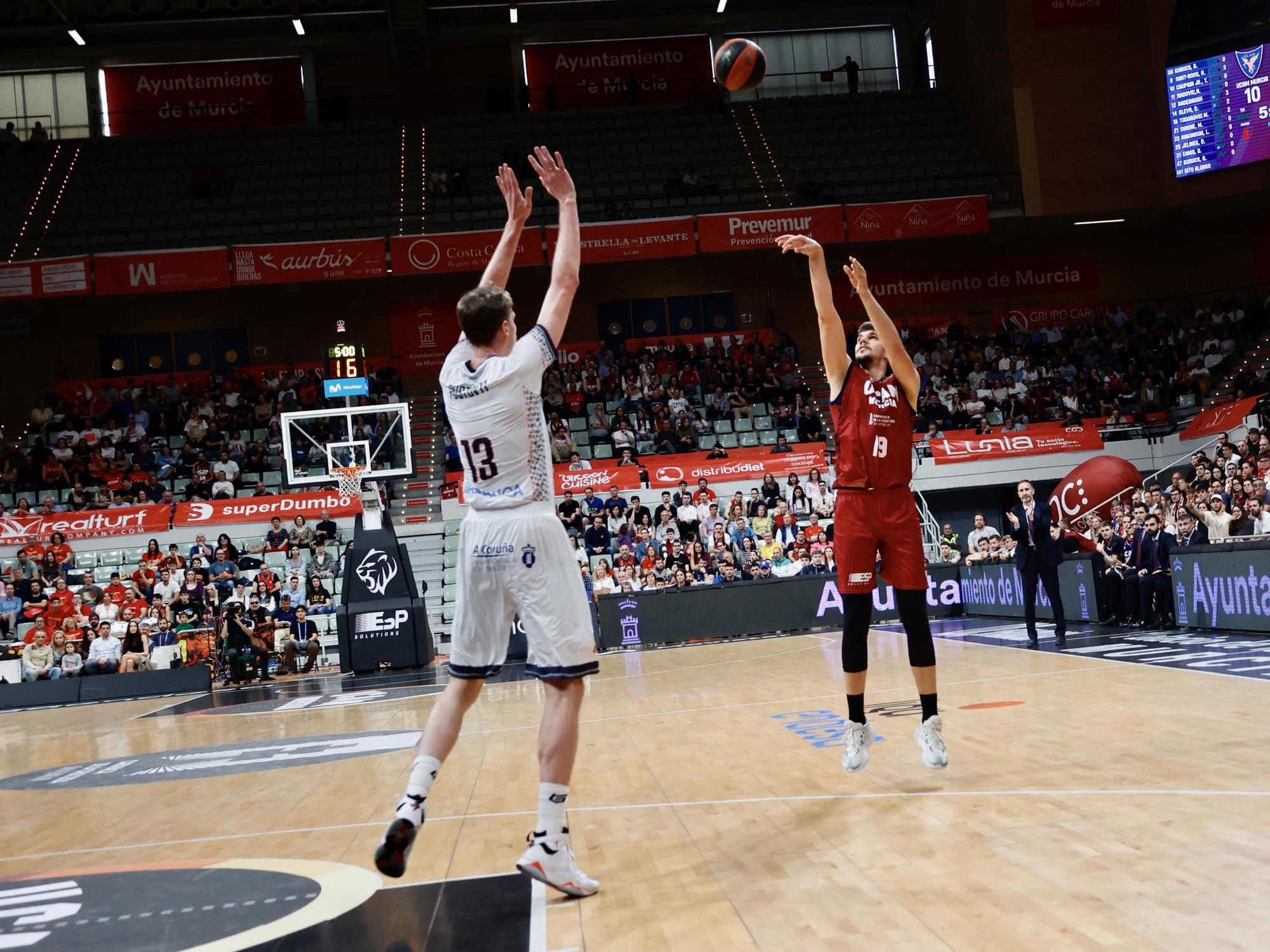 Todas las imágenes del  UCAM Murcia CB contra el Monbus Obradoiro