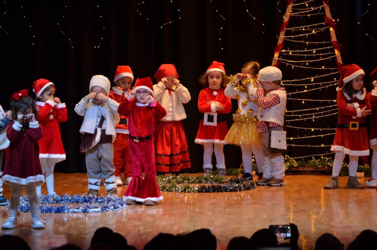 El colegio San Vicente de Paúl celebra la Navidad con teatro y villancicos