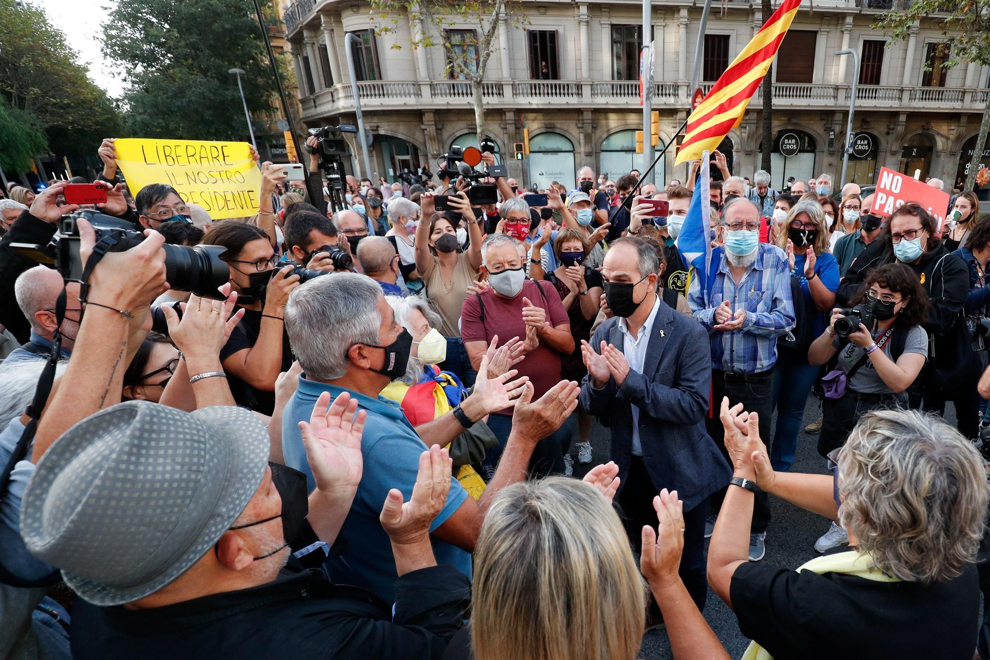 Manifestació a Barcelona en contra de la detenció de Carles Puigdemont a Itàlia