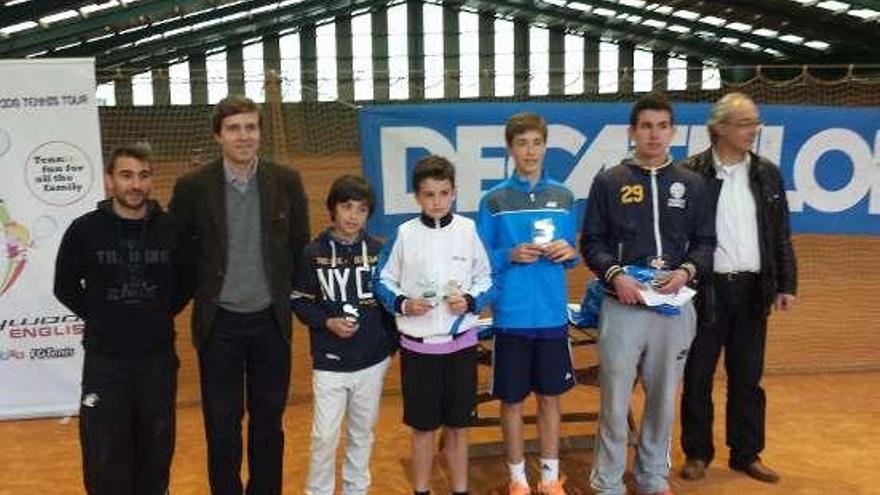 Los vencedores masculinos del torneo. // FdV