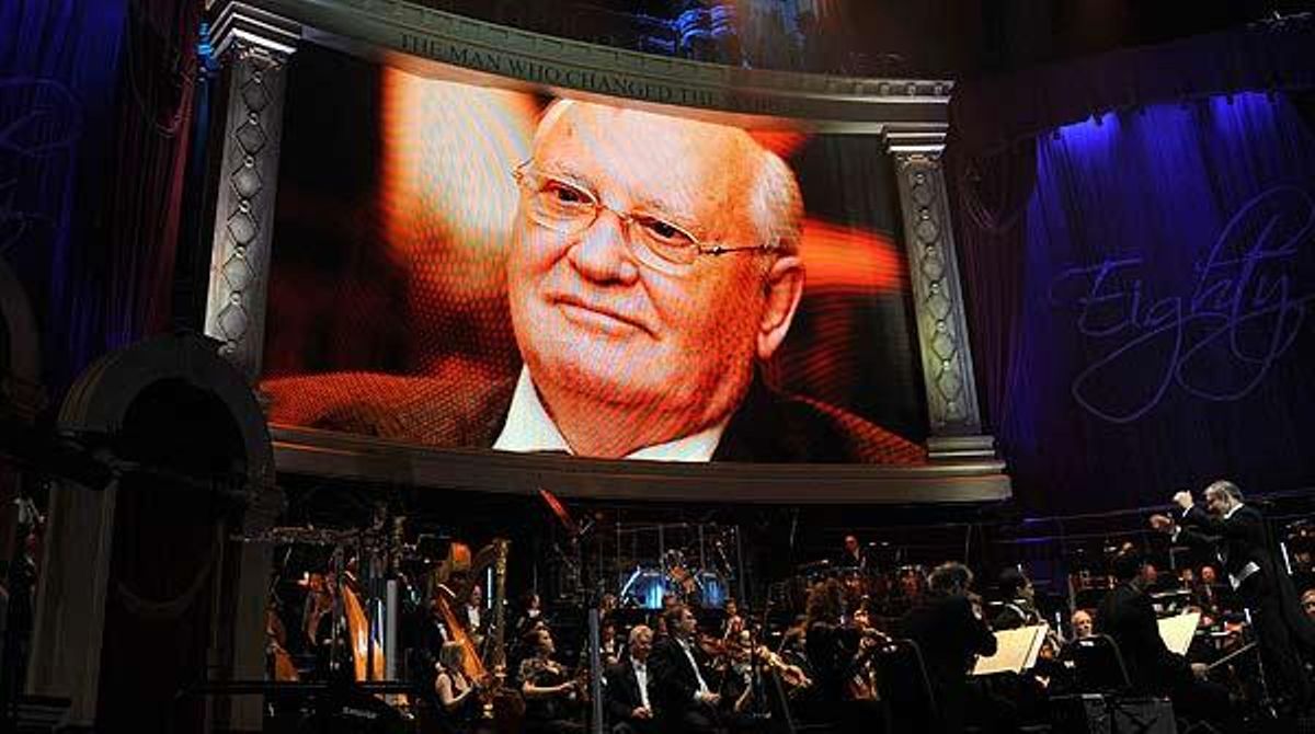 L’expresident de la Unió Soviètica Mikhaïl Gorbatxov celebra el seu 80è aniversari a Londres amb una festa plena de cares conegudes.
