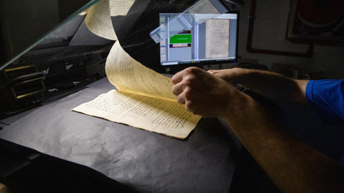 Llucmajor comienza la digitalización de los libros de actas del Archivo Municipal