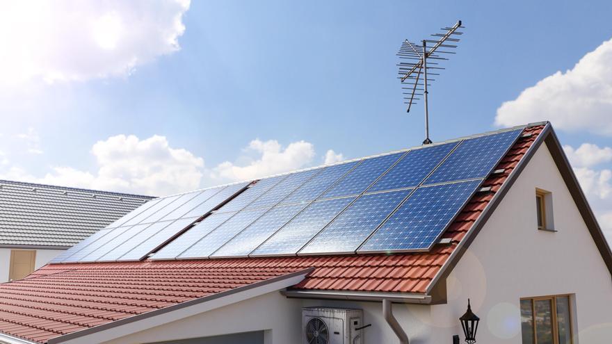 Instalar placas solares, además de contribuir al medio ambiente, ayudará a tu economía.